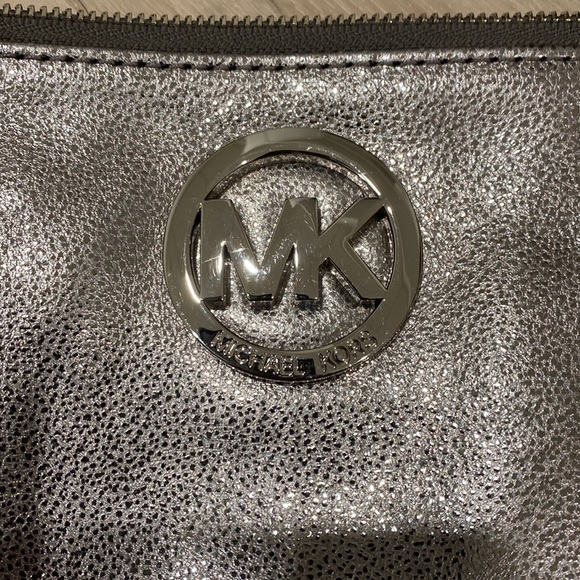 Michael Kors Wristet | Silver Pebbled Leather Look | Silver Hardware - Picture 2 of 7